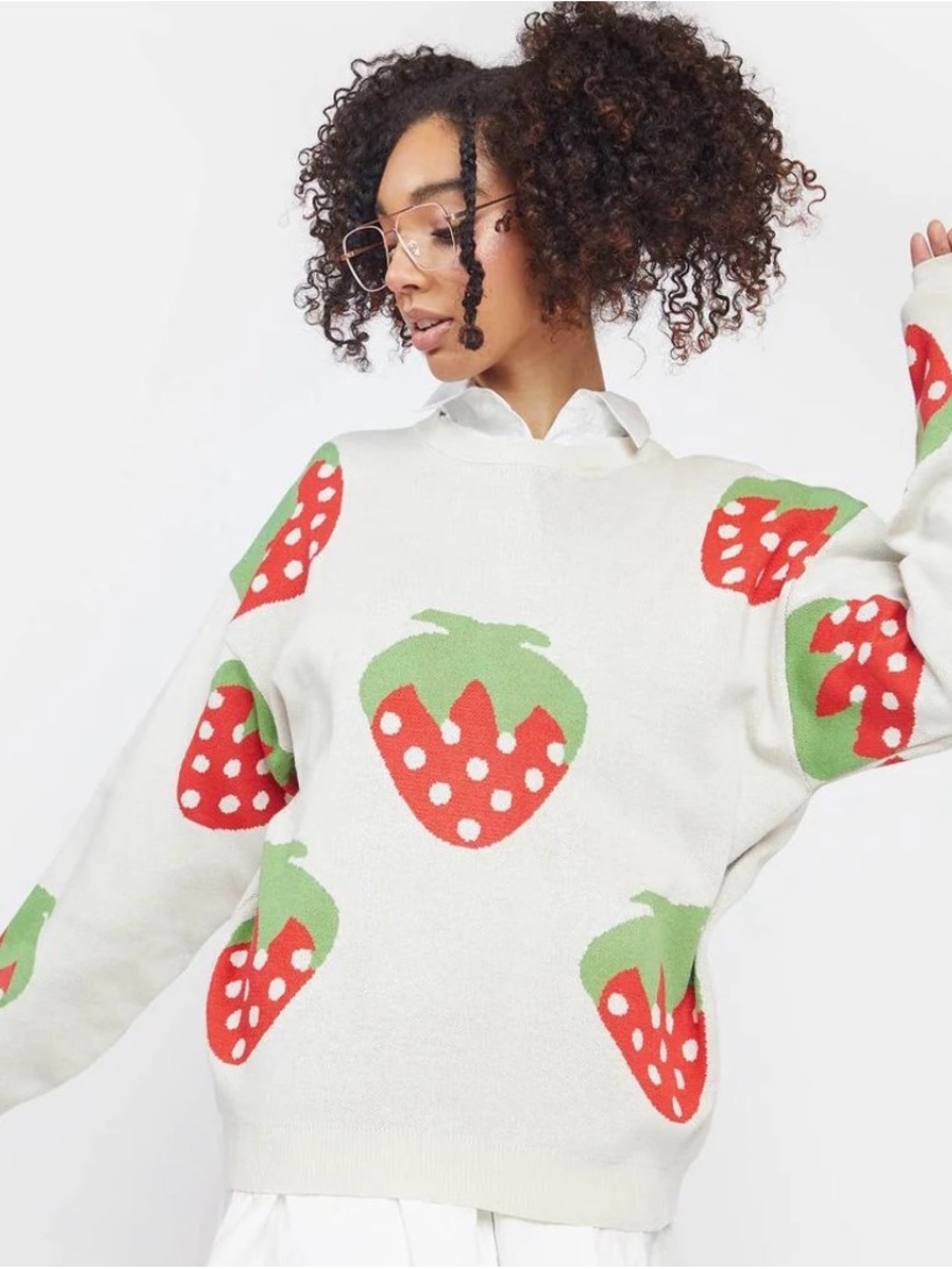 Womenβs Strawberry-Print Crewneck Sweater - White/Red/Green